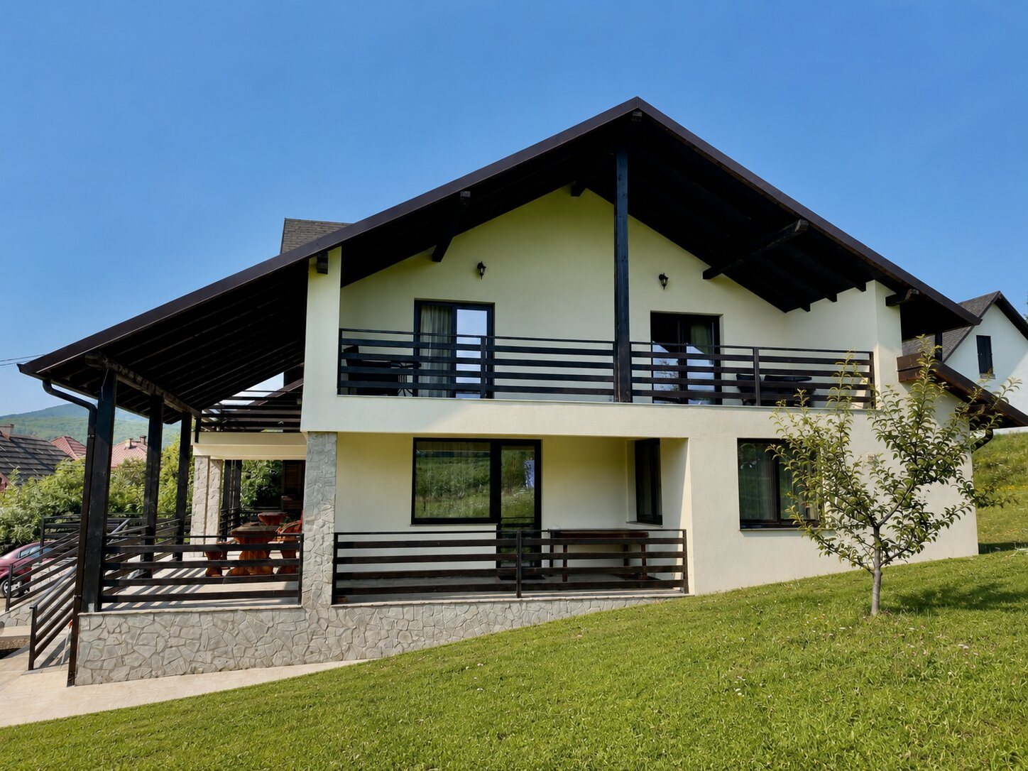 Casa Bucovineană — lateral